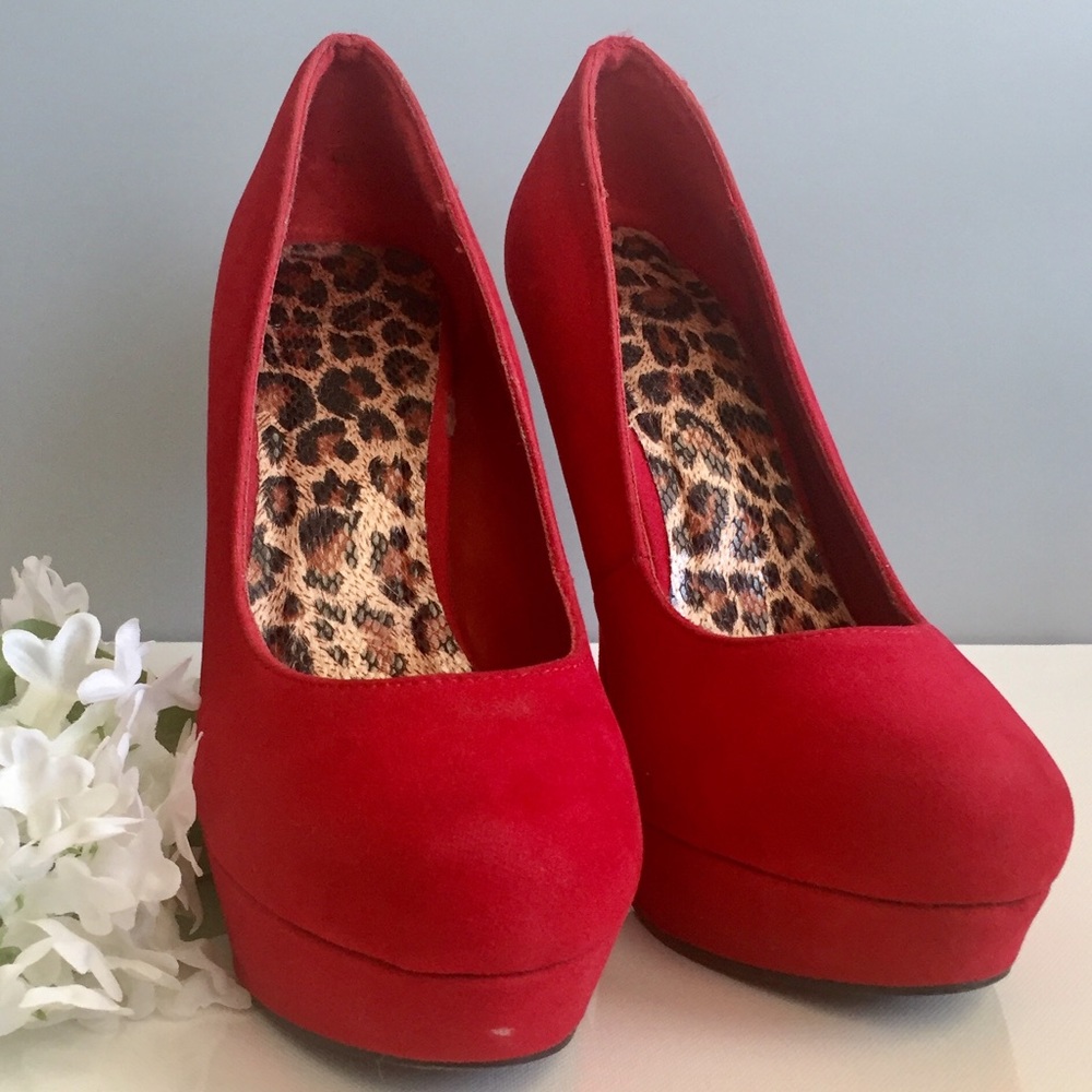 Red Pumps